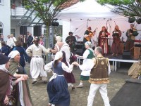 8. Historisches Dorffest in Eggersdorf Himmelfahrt 25. Mai 2006 Getanzt wurde viel - Bauern aus Bretten und Wittenberg