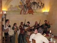 Weihnachten 2007 mit dem Bauernvolk: Mittelalterlichers Gelage im nagelneuen Rittersaal im Hotel The Lakeside in Strausberg